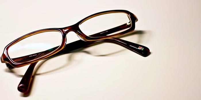 療育コラム　僕がメガネをやめた理由。〜必要機能の『押しつけ』について考える〜